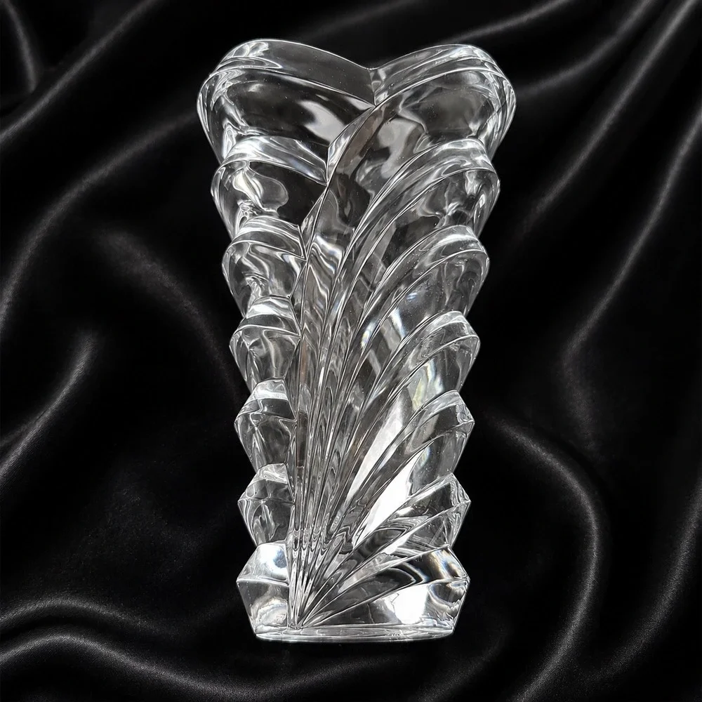 Mikasa Wyndham Art Deco Crystal Vase 9 Inch Clear Heart Shaped Rim Swirl Pattern
